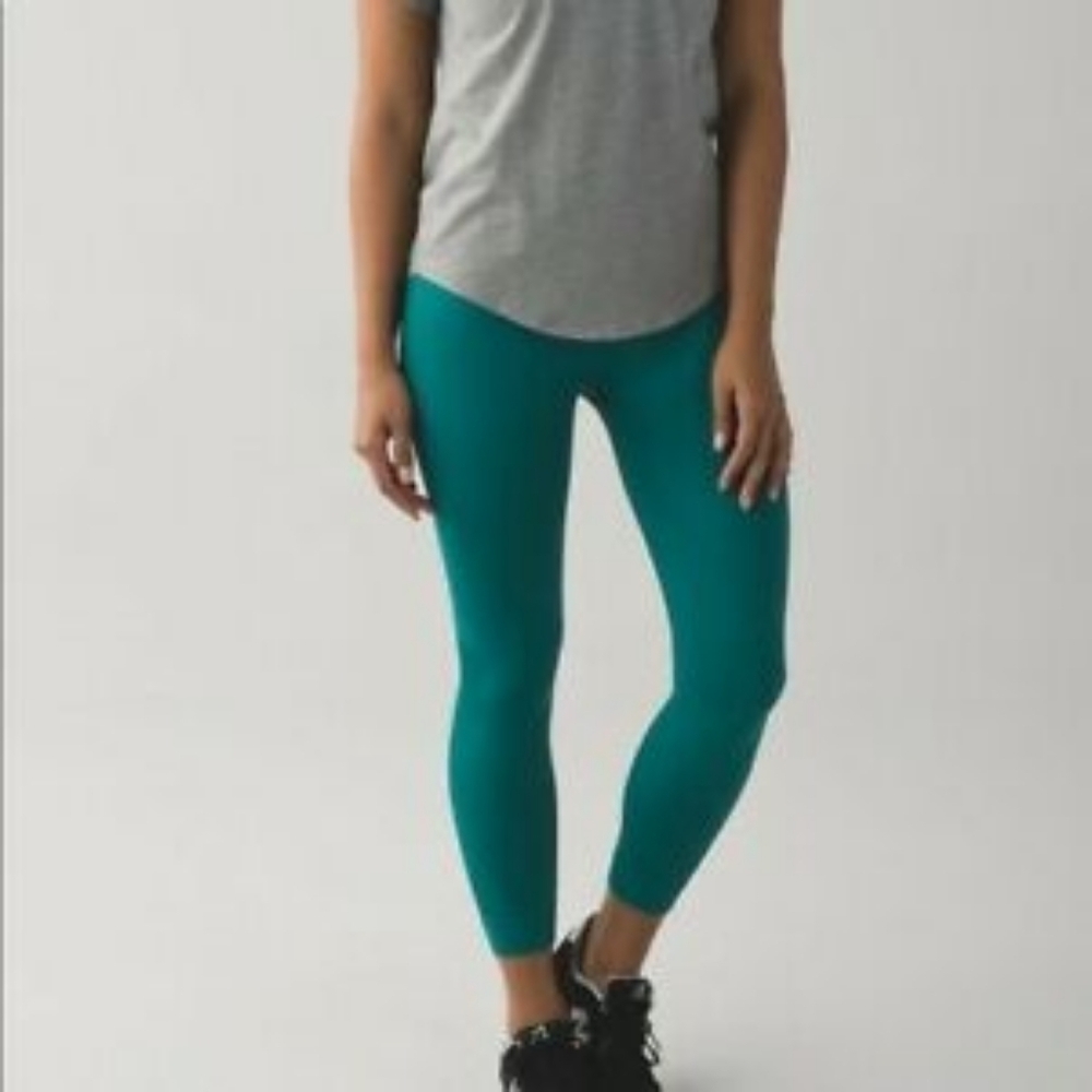 NWOT Lululemon Zone In Seamless Crop